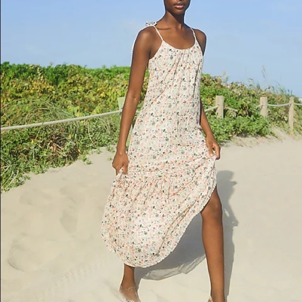 🏆2XHP🏆Metallic floral tie strap tiered maxi dress